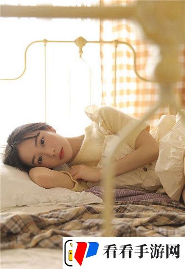 女班长被 c 扒衣服视频引发愤怒，网友：令人震惊的暴力行为！