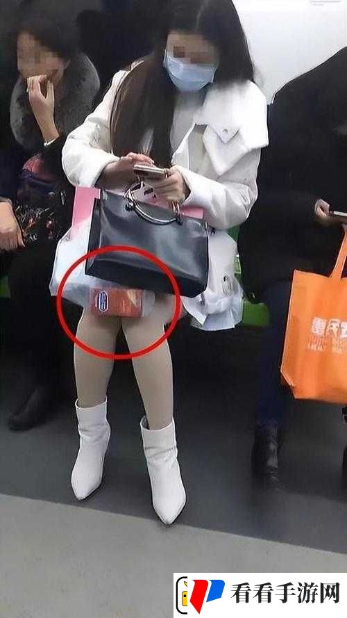 我故意不穿内裤坐公车引发的尴尬后续