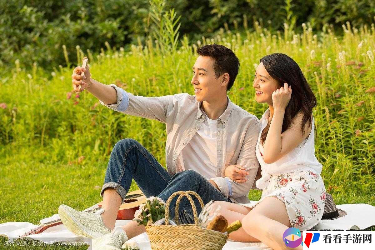 和朋友夫妻一起出去旅游住在一起：温馨同行之旅