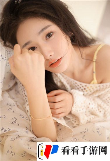 女被 c 黄扒衣服91引发热议，网友：网络暴力的后果无法估量！