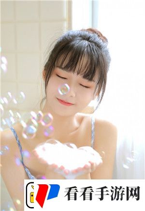 动漫 c 黄扒衣服做小电影引发热议，网友：网络暴力无处不在，令人震惊！
