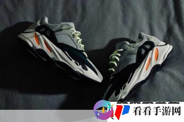 YEEZY700