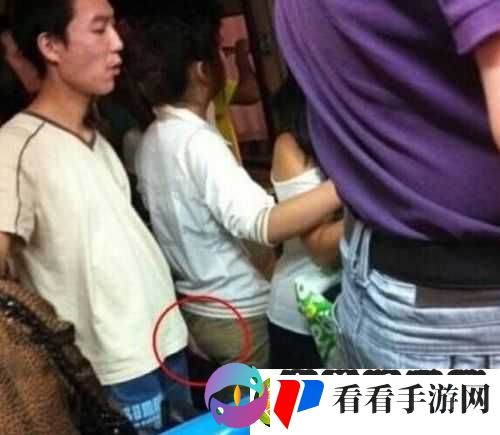 女子公交车上无耻挖阴行为引热议