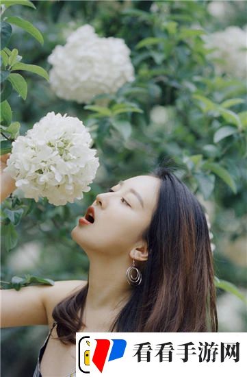 震惊！女被 c 偷看黄扒衣服洗澡引发热议，网友：社会道德何在！