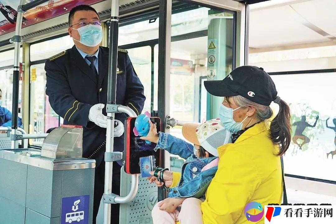 售票员用小 XUE 查票不限制出入：背后原因引人深思