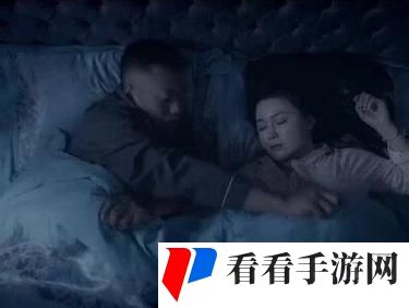 岳故意装睡让我挺进去的电影