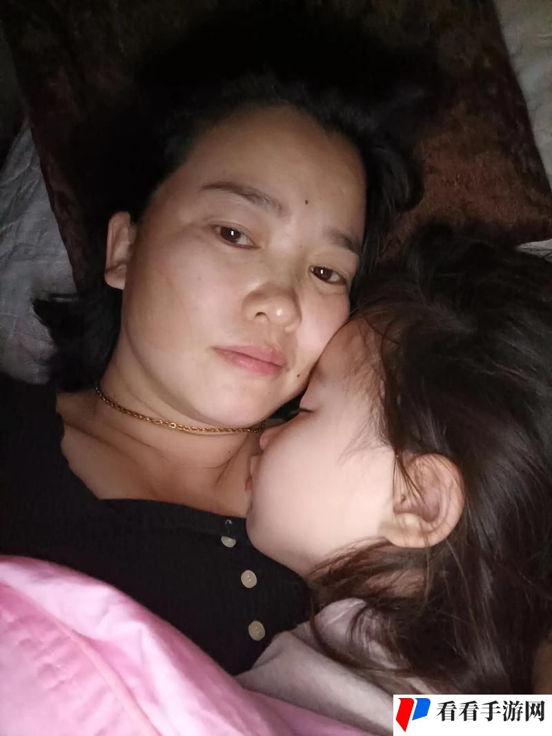 17岁女儿每天晚上要抱着睡