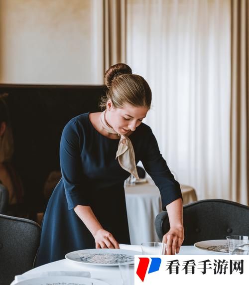 法国酒店服务生2024