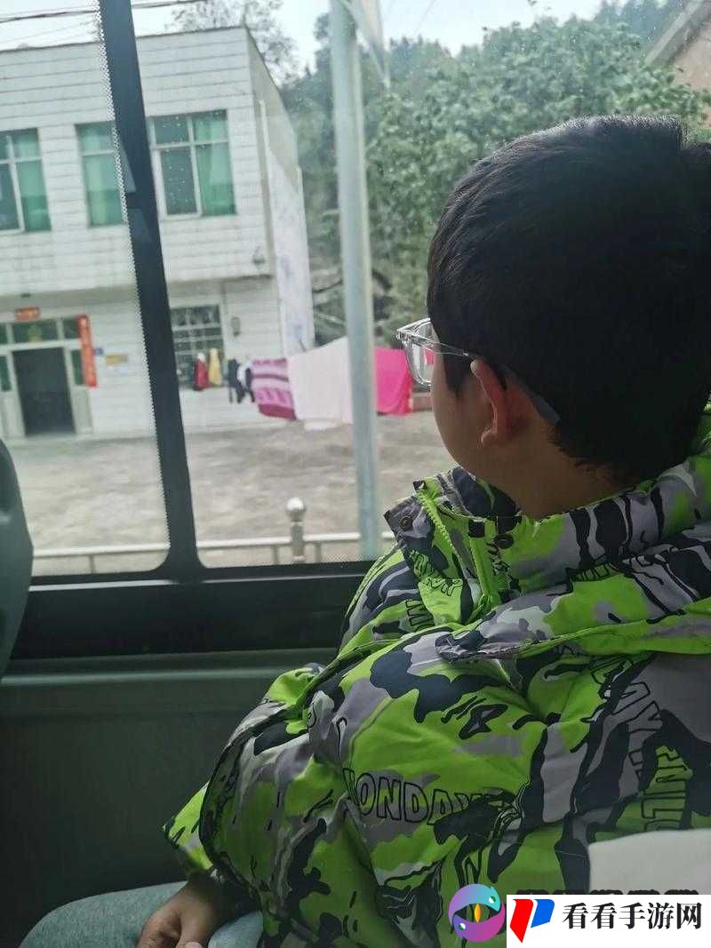 公交车上的侵犯:小男生的噩梦
