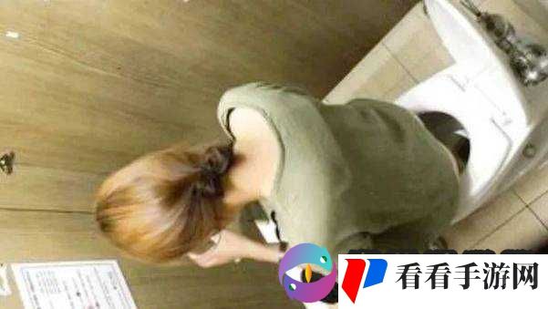 偷窥另类沟厕撤尿 BBW:窥探隐私的不道德行为