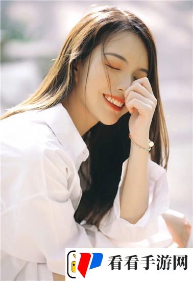 动漫女被 c 扒衣服做小电影引发关注，网友热议：社会隐患的真实表现！