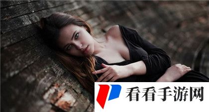 趴在床上双腿叉开能导致疼痛吗：了解其背后的原因与预防措施