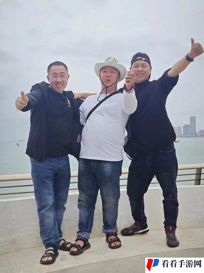 三个男人交替躁动