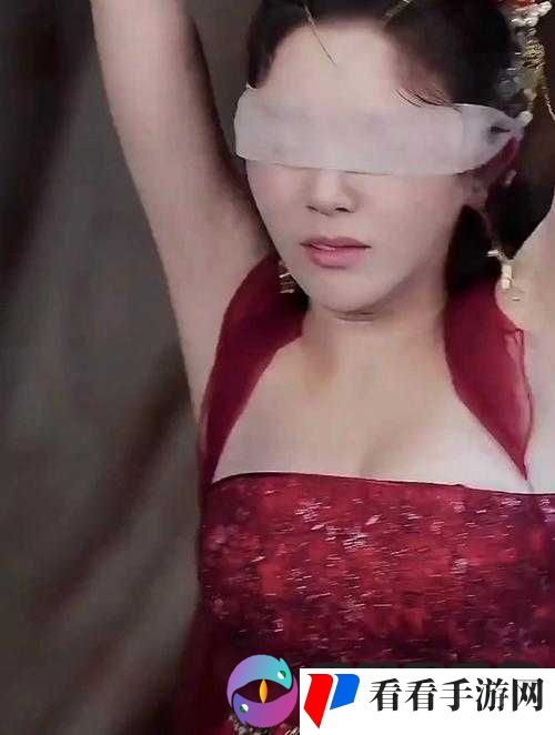 将手脚绑上眼睛蒙上拿刷子脚心：一段特殊的体验与挑战