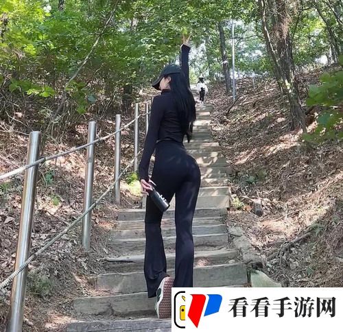 三年片在线观看免费版第三季热潮来袭，网友：这季真是太精彩了！