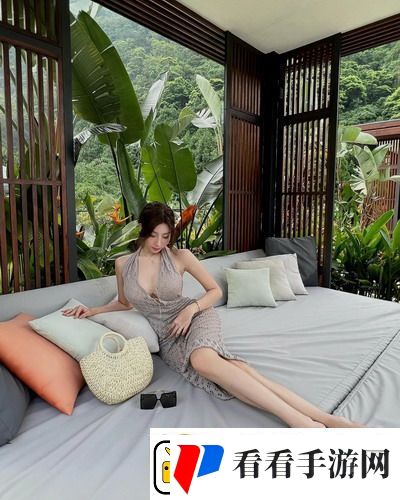 瞒着老公加班的HR