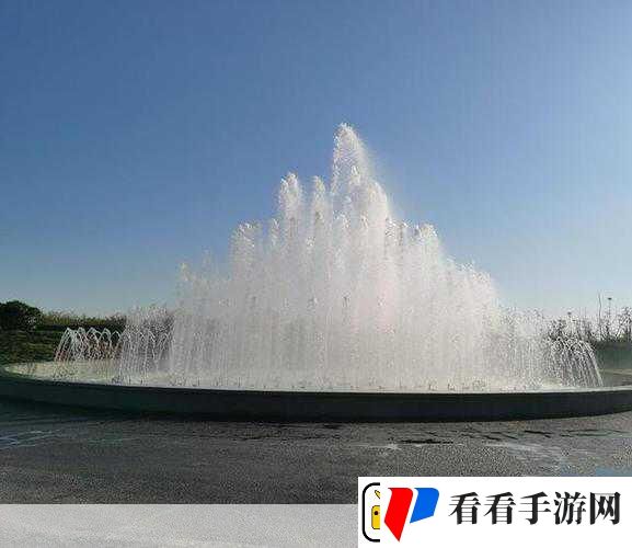 喷泉辛浮绚丽多彩的拓展喷泉