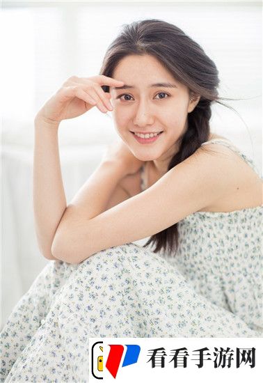 女被 c 黄扒衣服热舞引发热议，网友：细节曝光令人震撼！