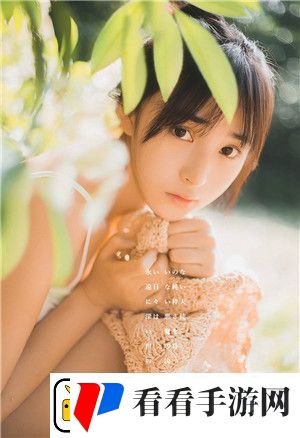 女学生被 c 扒衣服电影引发热议，网友：细节披露掀起热潮！