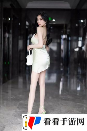 美女和男生一起努力的生猴子热血沸腾，网友：看他们的拼搏真让人振奋！