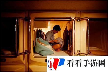 胶囊旅馆里