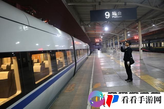 高铁探秘者