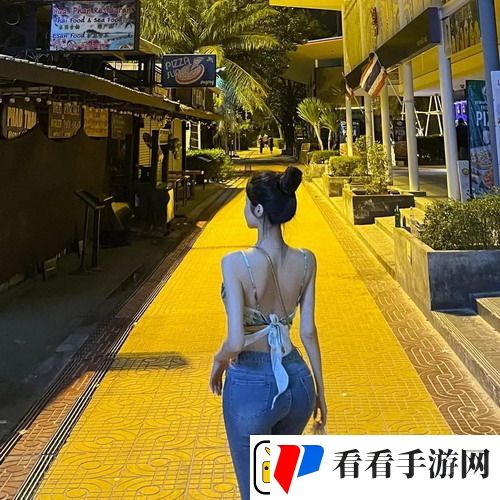 美女和男生一起努力的生猴子闯关拼搏，网友：一起努力真有趣！