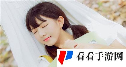 吴梦梦学游泳打水教学视频:学习打水的正确姿势与动作要领