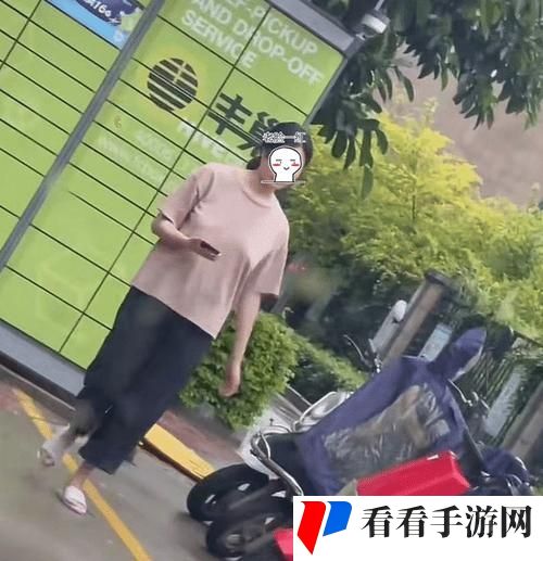 真空下楼取快递被C嗯啊