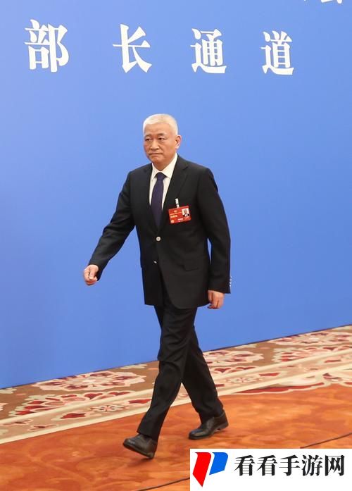 丈夫刚走部长就来